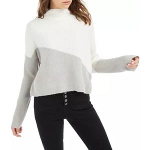 NWT Planet Gold Juniors cropped sweater